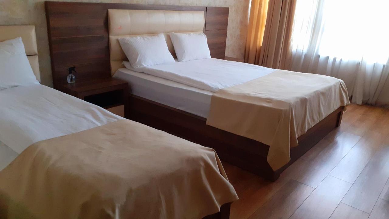 Hotel Lile Tiflis Exterior foto