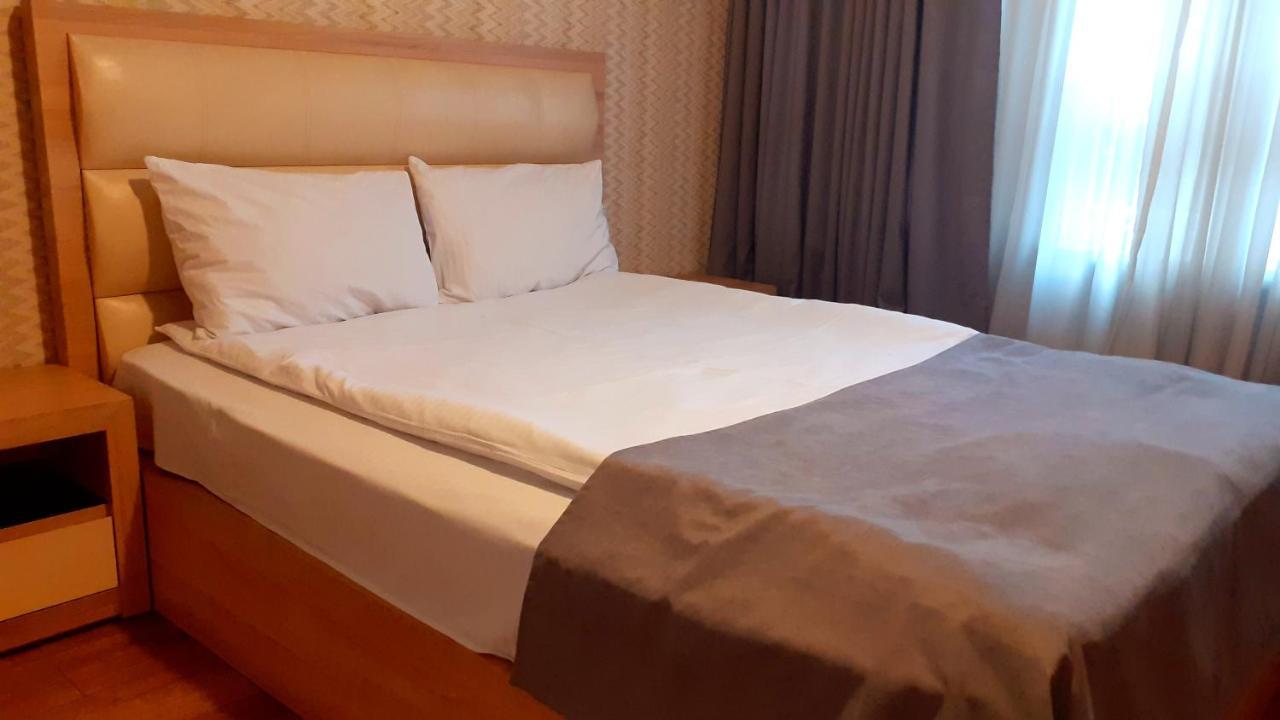 Hotel Lile Tiflis Exterior foto