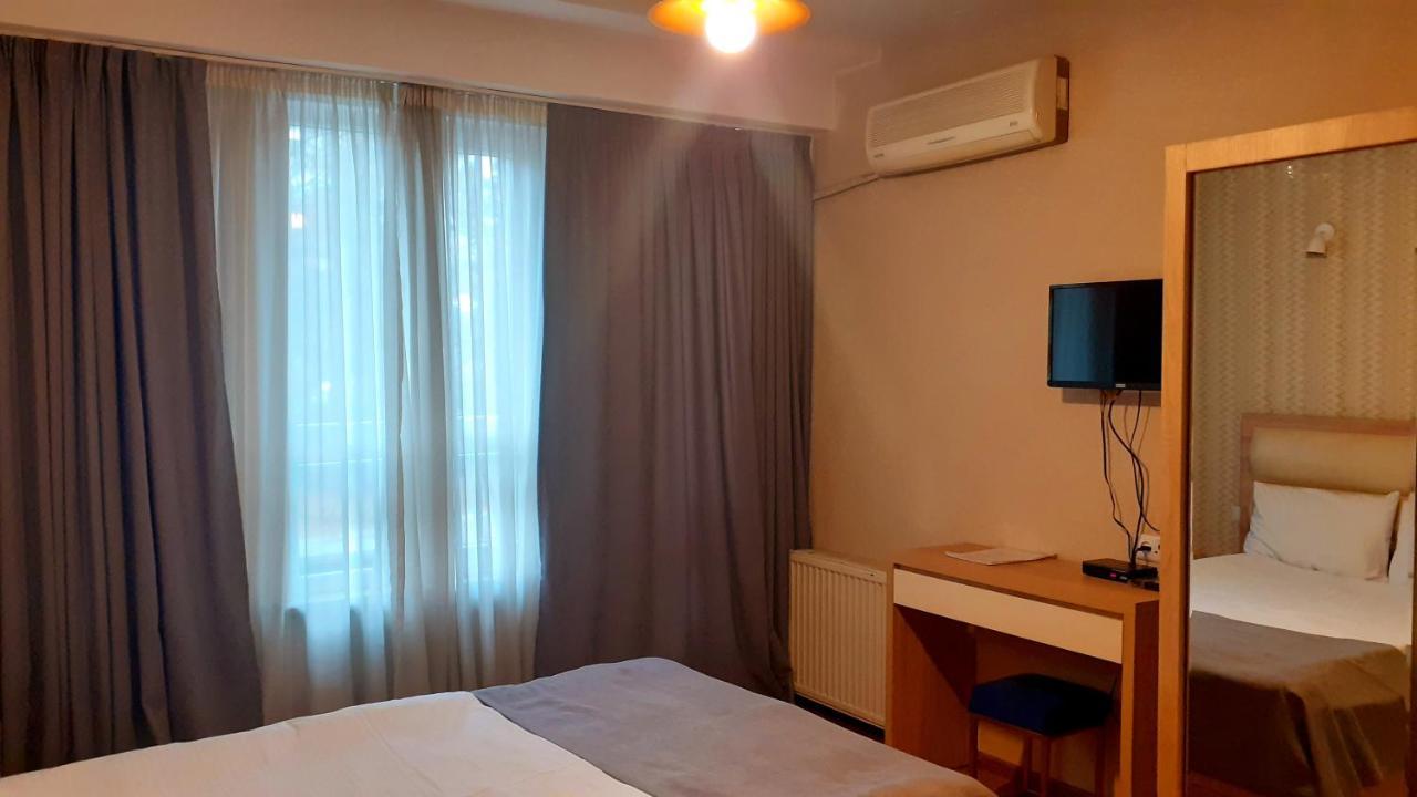 Hotel Lile Tiflis Exterior foto