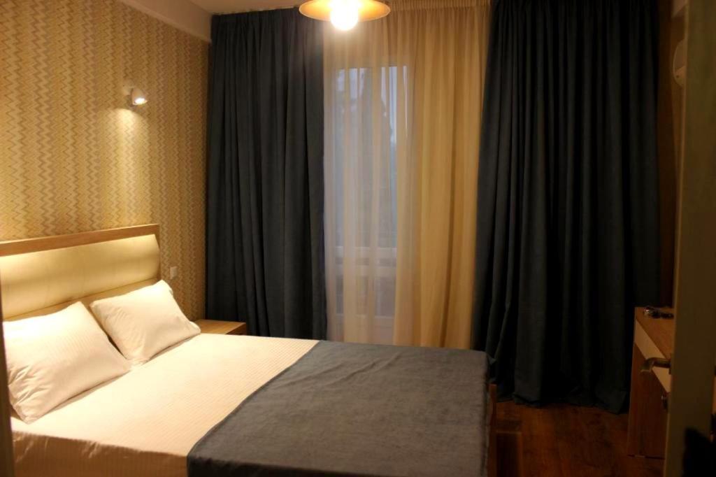 Hotel Lile Tiflis Exterior foto