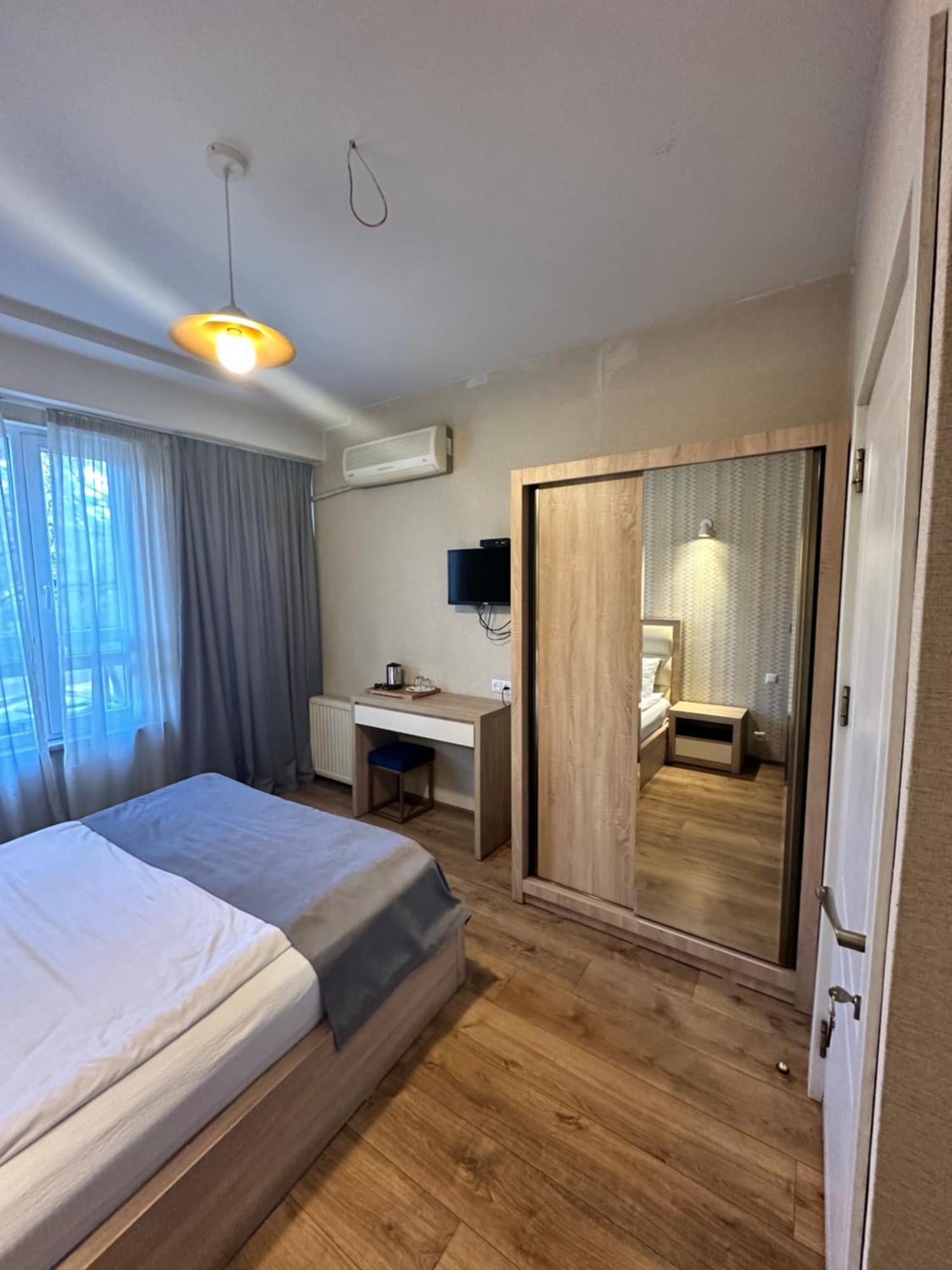 Hotel Lile Tiflis Exterior foto